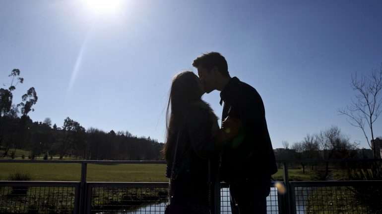 A Ordem lembra que "viver a sexualidade de forma livre e autónoma significa poder escolher se se quer ou não ter relações sexuais, com quem, quando e de que forma"