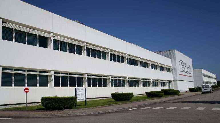 Os termos do contrato, de acordo com a Bial, preveem que a empresa norte-americana Neurocrine Biosciences faça um pagamento inicial de 28 milhões de euros