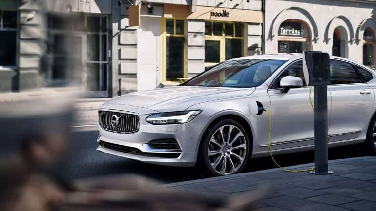 Progressivamente, a Volvo pretende suprimir os motores diesel e aumentar a sua oferta de veículos electrificados, para que, em 2025, já circulem no mundo um milhão de automóveis deste género da marca sueca