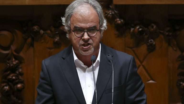 "Quem tem sentido de coesão social, sabe bem que estas inevitabilidades não são inevitabilidades", diz o líder BE