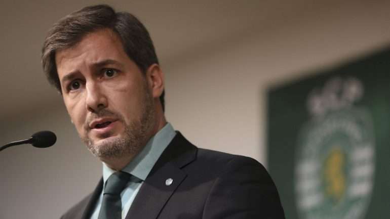 Bruno de Carvalho tentou mostrar o resumo de quatro anos na presidência com números e gráficos da situação financeira