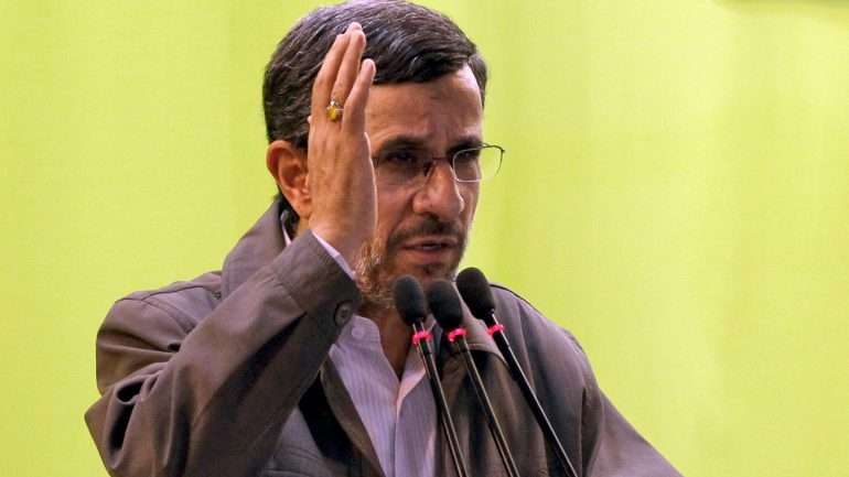 "O sistema eleitoral norte-americano durante dezenas de anos serviu-se da voz do povo em proveito de certas minorias", salientou Mahmoud Ahmadinejad
