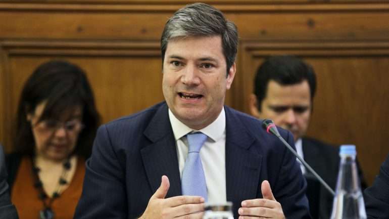 Esta quarta-feira, os deputados debatem também um requerimento do PSD para ouvir no parlamento os diretores-gerais da AT que exerceram funções desde 2011