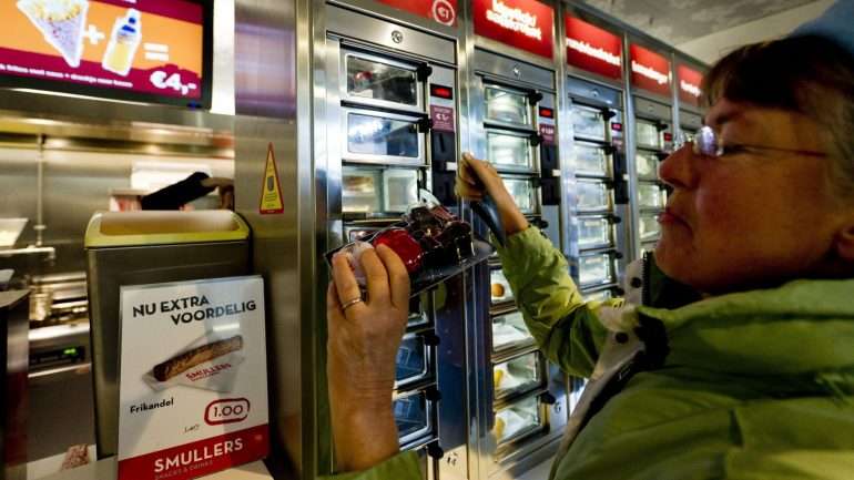 Também as máquinas de venda de bebidas quentes têm que reduzir a quantidade de açúcar que pode ser adicionado
