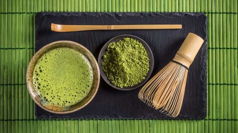 Durante a cerimónia do chá matcha são usados utensílios tradicionais  como a "chasen" (vassourinha de bambu), a "chashaku" (concha de chá) e a "chawan" (taça).