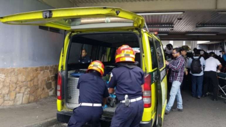 O incêndio começou após uma fuga, na terça-feira à noite, de dezenas de adolescentes, residentes de um centro de menores estatal, nos arredores da capital do país