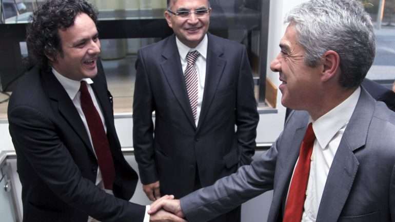 Joaquim Paulo Conceição (à esquerda), com José Sócrates e Joaquim Barroca, do Grupo Lena, em julho de 2010