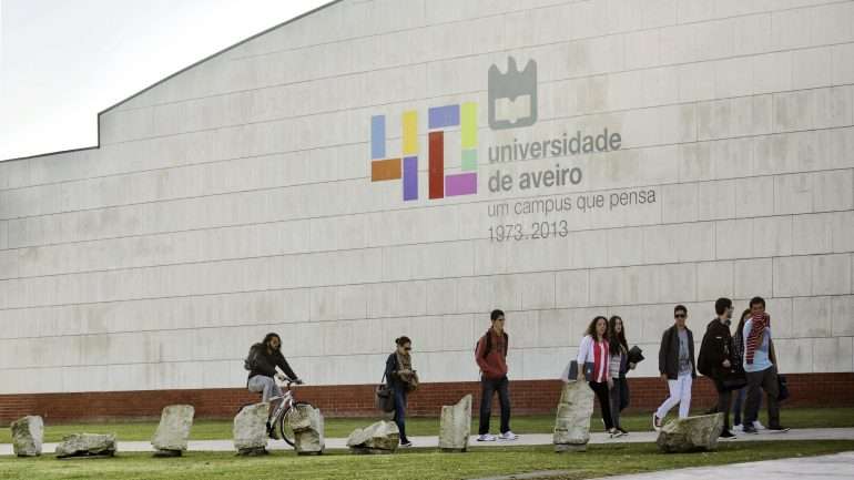 Caloiros manifestaram o seu descontentamento ao presidente da Universidade