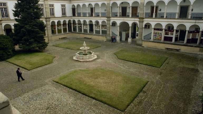 A &quot;Printemps Littéraire Brésilien&quot; começou na segunda-feira, na Sorbonne, em Paris, chega à capital portuguesa a 30 de março, e estende-se até dia 5 de abril