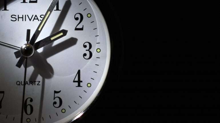 O nosso ciclo de sono é sempre de 90 minutos, pelo que deve acordar sem o interromper