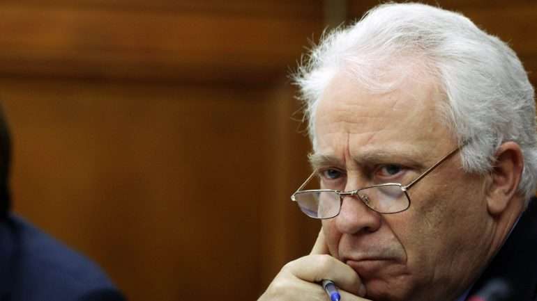 Carlos Costa convidou os deputados a consultar documentos internos do Banco de Portugal, mas sem os telemóveis