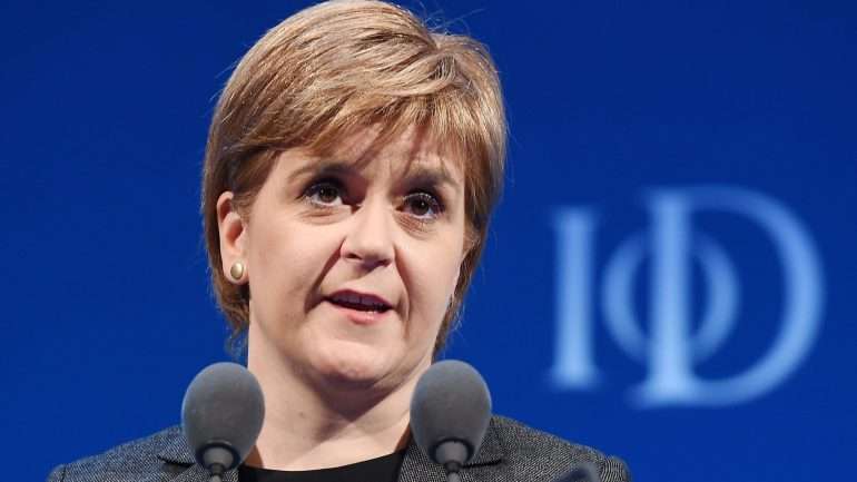 O governo de Nicola Sturgeon venceu por 69 votos, com o apoio dos ecologistas do Green Party, contra 59