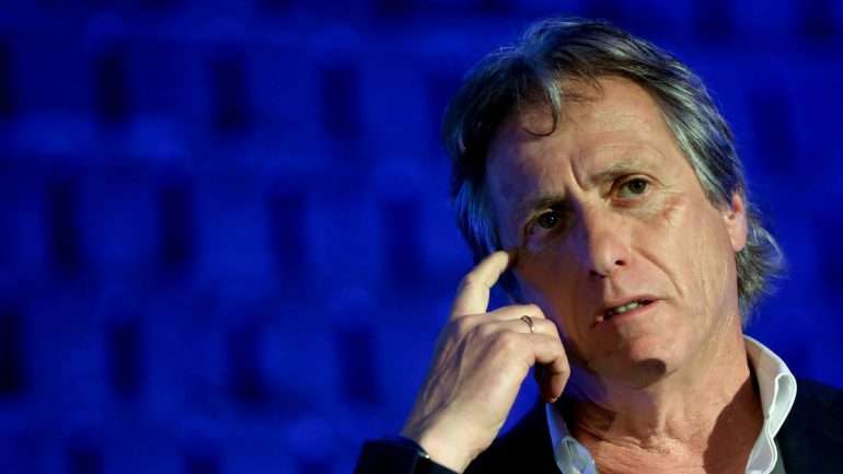 Jorge Jesus explicou cinco mandamentos do treinador: "Ser criativo, organizado, operacionalizar o treino, liderar e ter paixão"