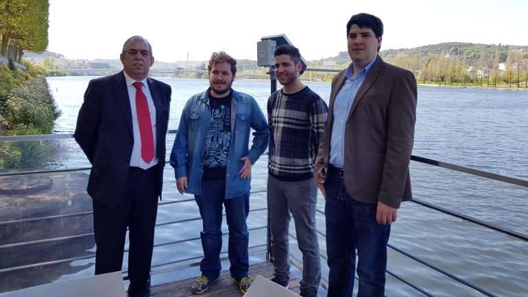 O Presidente do Museu da Água, em Coimbra, junto a Tiago Custódio, Cristiano Alves e Rui Sousa