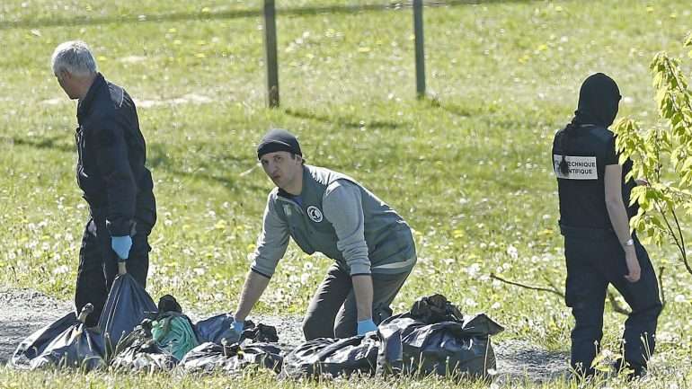 A arsenal inclui 120 armas de fogo, três toneladas de explosivos e vários milhares de munições e detonadores
