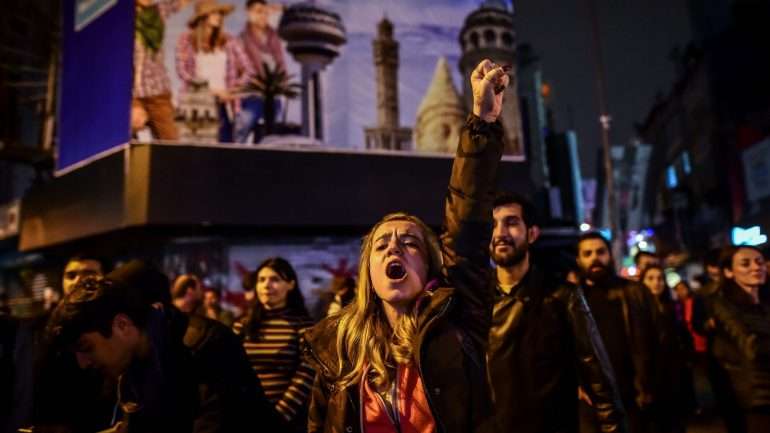 Com 99,96 dos votos contados, o "Sim" venceu o referendo com 51,41%