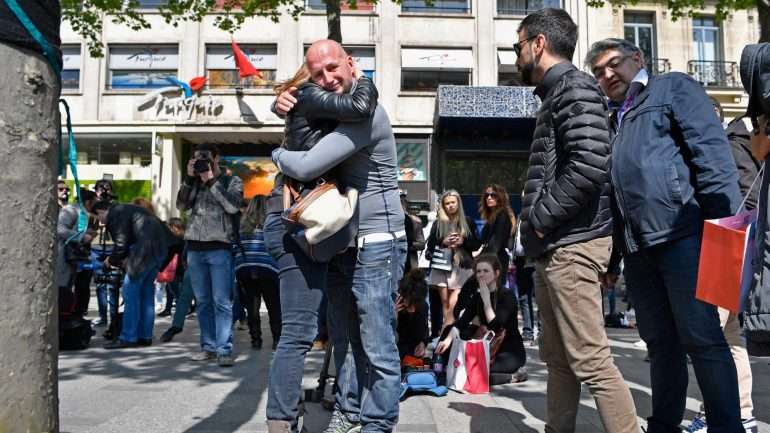 Xavier Jugelé, polícia de 37 anos, foi morto por um terrorista de nacionalidade francesa e de 37 anos