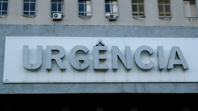 O jovem de 15 anos foi levado para o Hospital de Setúbal depois de ter “desenhado” uma baleia num braço com um objeto cortante