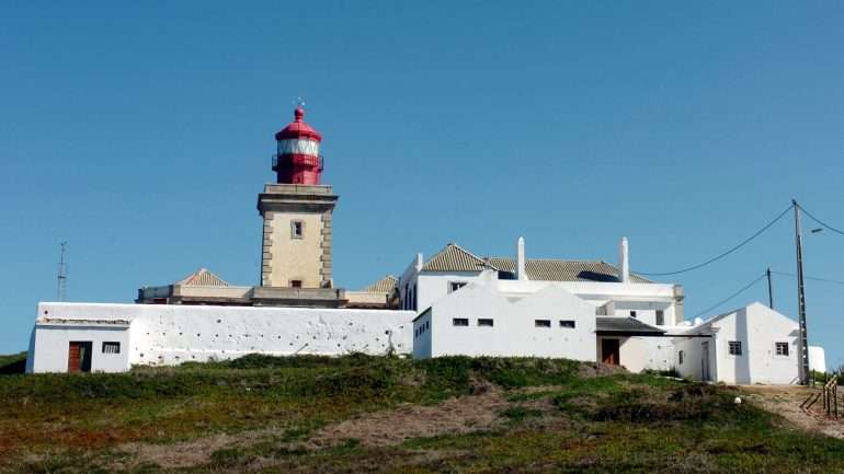 O farol manterá a função principal de sinalização e segurança marítima