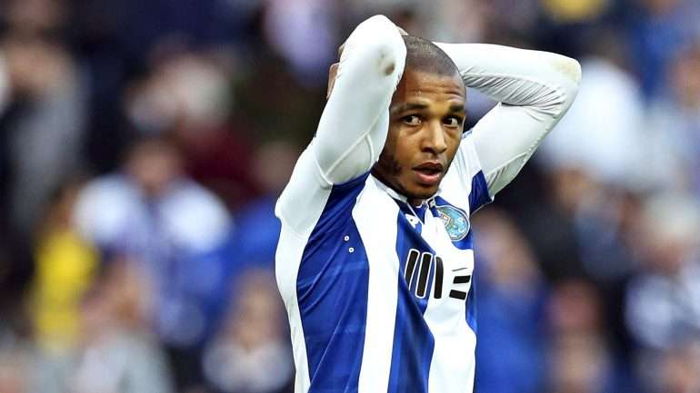 Brahimi foi expulso no encontro da 29.ª jornada, frente ao Sporting de Braga, por palavras dirigidas ao árbitro, quando já estava sentado no banco