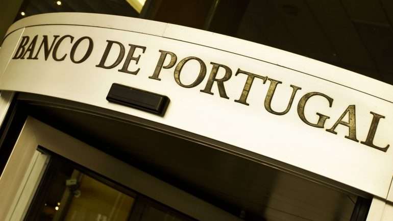 O problema - destaca o banco central - é que "o reduzido crescimento da produtividade aparente do trabalho na economia portuguesa nas últimas décadas constitui um fator de preocupação"