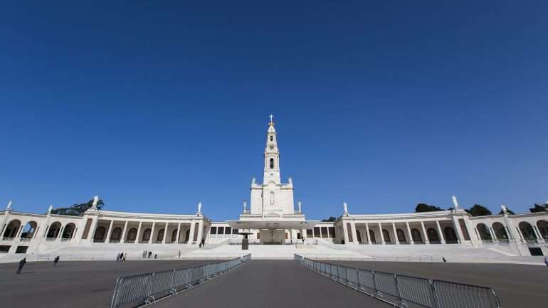 Francisco é o quarto papa a visitar Fátima, a 12 e 13 de maio, para canonizar os pastorinhos Francisco e Jacinta, no centenário das aparições, em 1917