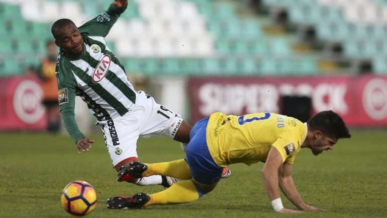 Com golos em 231 jogos oficiais no escalão principal português, prova em que se sagrou o melhor marcador em 2005/06, ao serviço do Belenenses (17 golos)