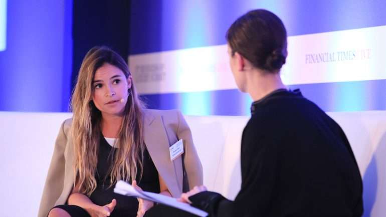 Miroslava Duma,  a russa que é uma das "influencers" do mundo da moda atual, veio propor uma revolução ambiental.