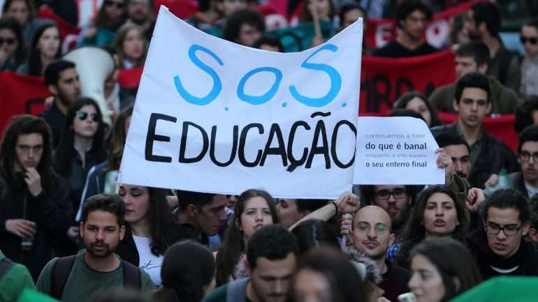 Este diploma partiu de uma proposta do Partido Socialista que foi aprovada, a 30 de junho