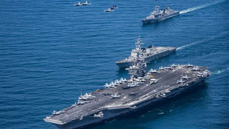 O comunicado não esclarece se os dois porta-aviões de propulsão nuclear estão juntos