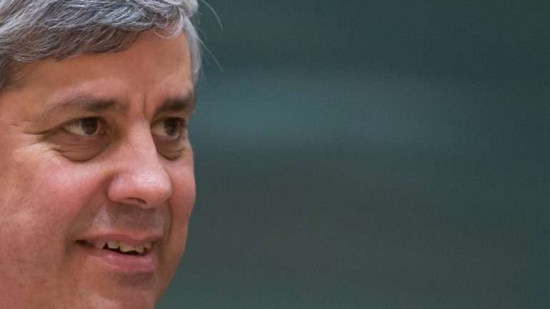 Fitch mantém o "rating" de Portugal em "lixo" mas passa a atribuir uma "perspetiva" positiva, como fazia em 2015