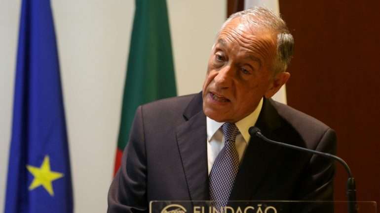 Marcelo Rebelo de Sousa discursava na Fundação Calouste Gulbenkian, Lisboa, após entregar o prémio da AMI (Assistência Médica Internacional) "Jornalismo contra a indiferença" a Joana Gorjão Henriques e Frederico Batista, do Público, por uma série de reportagens "Racismo em português" e a Sofia Pinto Coelho e equipa, da SIC, pela reportagem "Renegados"