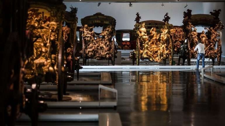 O novo projeto museográfico permite a proteção - como barreira de acesso - de 70 viaturas antigas expostas em permanência, e oferece informação ao público em quatro línguas: português, inglês, espanhol e francês