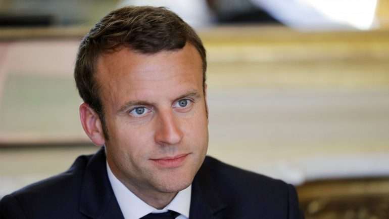 No vídeo que registou esse momento, é visível um ambiente tenso e estranho, depois da piada de Macron