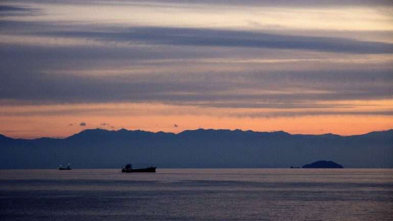 Em 2015, as estimativas existentes referiam 150 milhões de toneladas de plástico nos oceanos, quantidade que será de 250 milhões de toneladas em 2025 e de 850 milhões de toneladas em 2050