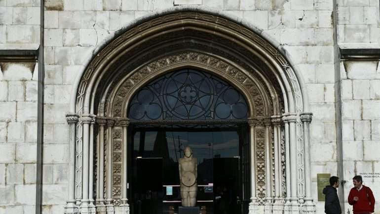 Existirão oito monitores LCD espalhados pela galeria do Mosteiro dos Jerónimos para dar informação detalhada sobre os vários núcleos