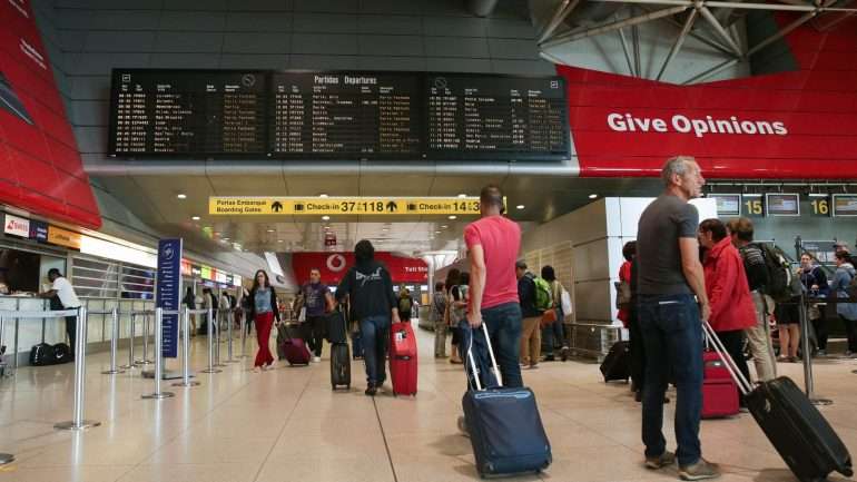 De acordo com o documento, a luta foi decidida pelo sindicato que representa os trabalhadores da segurança e do handling nos aeroportos, depois de uma reunião com a administração da TAP