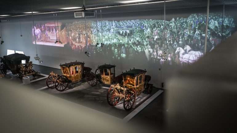 Para a DGPC, "a mostra dos carros elétricos em pleno espaço museográfico tem por objetivo acentuar o contraste entre a contemporaneidade e o passado, uma opção que não constitui novidade"