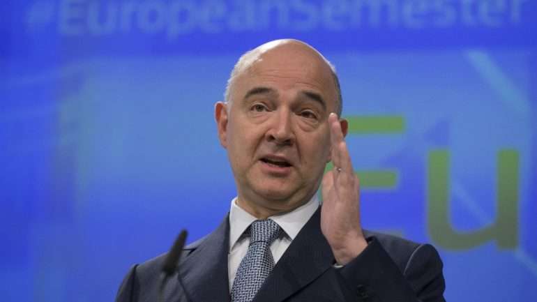 Ressalvando que "não cabe à Comissão Europeia falar diretamente com as agências de notação"