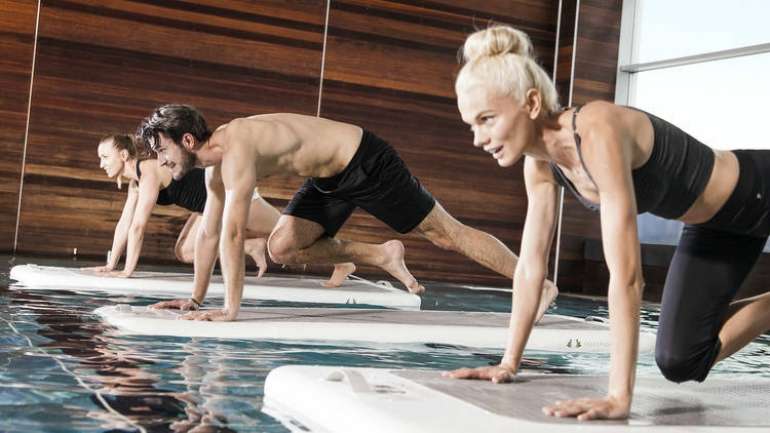 O FloatFit é uma nova modalidade que chegou aos ginásios Holmes Place e queima, em média, 300 calorias em 30 minutos.