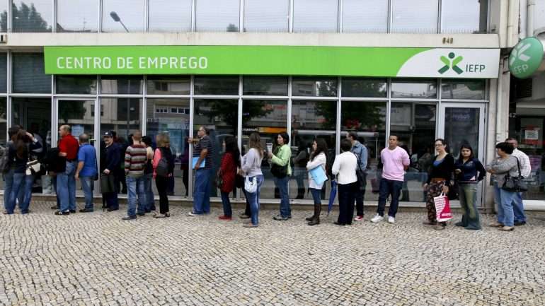 O IAS é o montante que serve de referência à Segurança Social para calcular as diversas prestações sociais e foi fixado em 421,32 euros em 2017