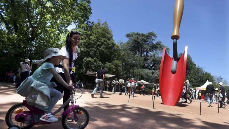 Em 2017, o Serralves em Festa adota o tema Quebrar Muros, tendo estabelecido parcerias com câmaras municipais por todo o país