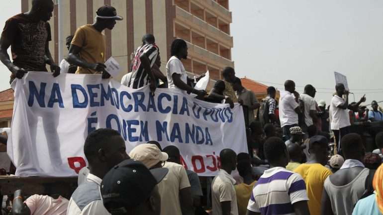 O movimento "Cidadão" tinha previsto realizar um protesto no sábado e o Movimento dos Cidadãos Conscientes e Inconformados outro no domingo