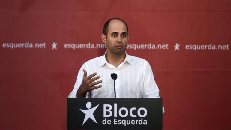 Pedro Filipe Soares falava após visita ao Centro de Medicina Física e de Reabilitação do Sul, onde anunciou que vai chamar ao Parlamento os ministros da Saúde e Educação