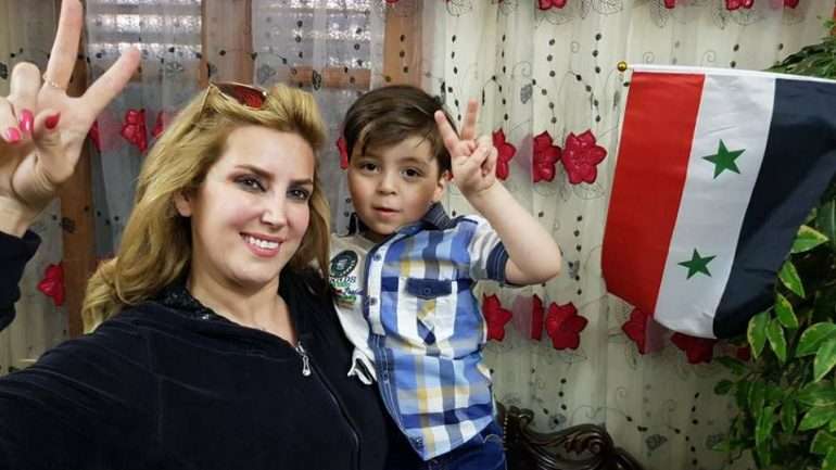 Omran tornou-se o rosto do sofrimento sírio quando apareceu ensanguentado e cheio de pó numa fotografia no interior de uma ambulância, depois de ter sido resgatado das ruínas de um edifício bombardeado