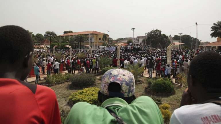 O ativista da Guiné-Bissau acusou ainda o Presidente guineense, José Mário Vaz, de ter infiltrado o seu Movimento dos Cidadãos Conscientes e Inconformados (MCCI) com agentes policiais e dos Serviços Secretos
