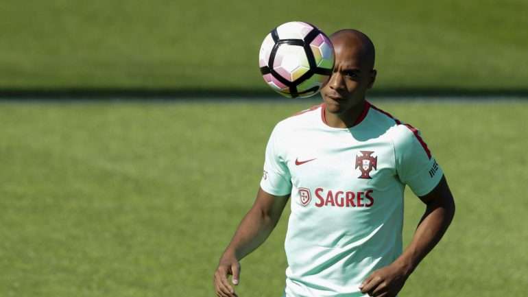 Tendo em conta que a previsão de paragem aponta aos 10 dias, João Mário vai ficar de fora dos eleitos de Fernando Santos para a Taça das Confederações, que se realiza entre 17 de junho e 2 de julho