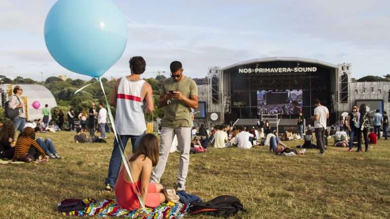 Este ano são esperadas 80 mil pessoas nos três dias do NOS Primavera Sound, no Porto. Em Barcelona, a assistência total chegou às 200 mil pessoas