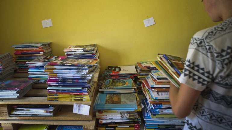 O objetivo é impactar, no primeiro ano, uma comunidade de mais de 50 mil famílias e gerar eficiências no mercado de manuais escolares nestes concelhos que poderão ascender a mais de 10 milhões de euros
