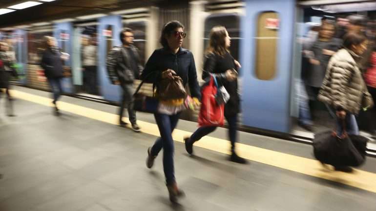 Na linha verde, as estações a funcionar "ininterruptamente" são Cais do Sodré, Baixa-Chiado, Rossio, Martim Moniz, Alameda, Areeiro e Telheiras